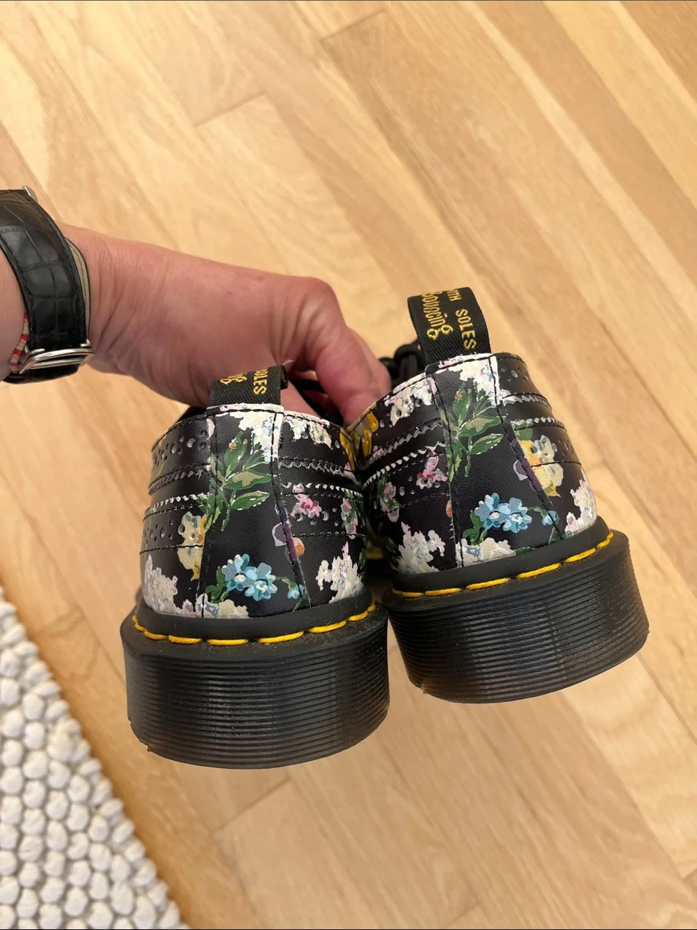 Dr. Martens Darcy Black Leather Oxford Shoes with Multicolor Floral Print size 8